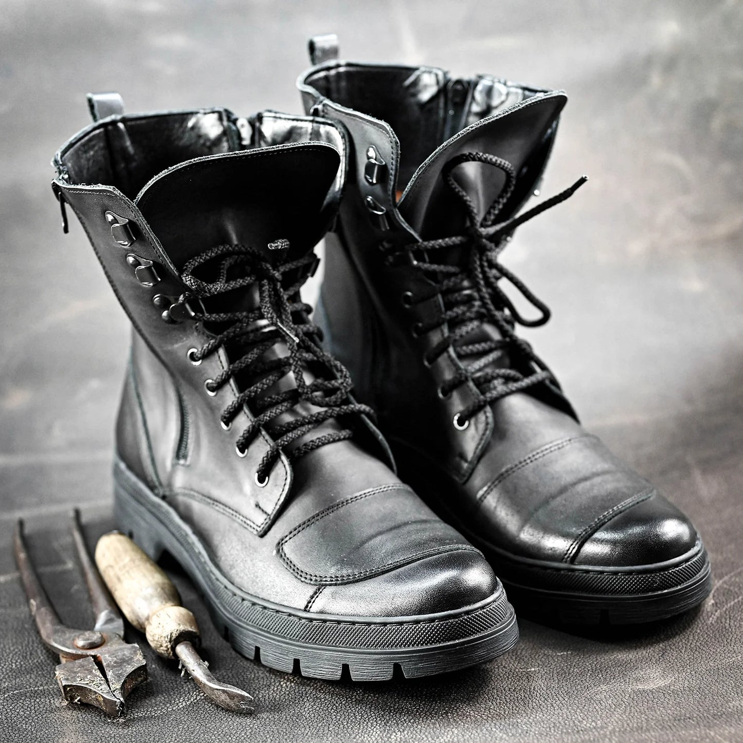 Buty Motocyklowe Męskie Gregory – Czarne Trzewiki Skórzane z Masywną Podeszwą | Jordan Handmade Shoes