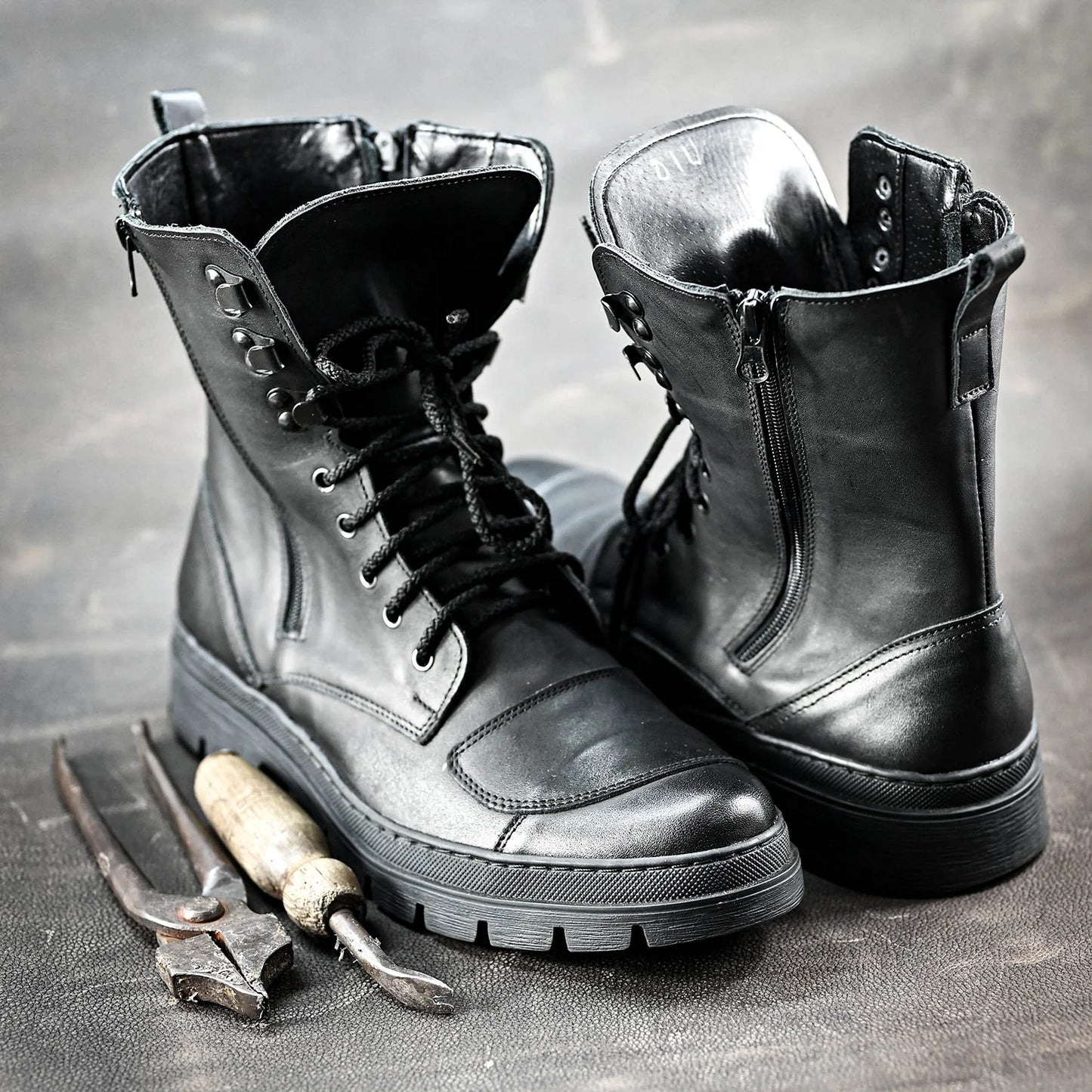 Buty Motocyklowe Męskie Gregory – Czarne Trzewiki Skórzane z Masywną Podeszwą | Jordan Handmade Shoes